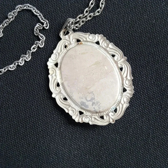 Vintage renaissance Pendant Necklace - Picture 4 of 4